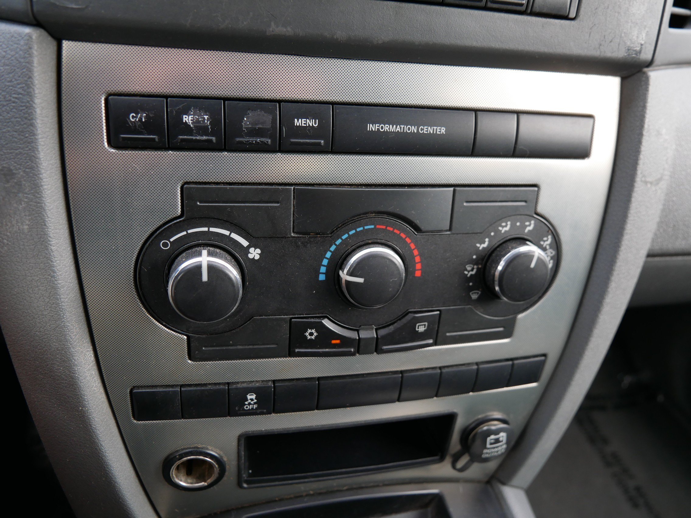 Used 2007 Jeep Green Metallic Jeep Laredo image 22