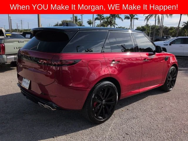 Used 2025  Land Rover Dynamic SE image 7