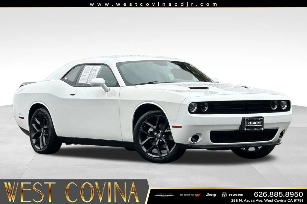 2022 Dodge Challenger SXT Auto's photo