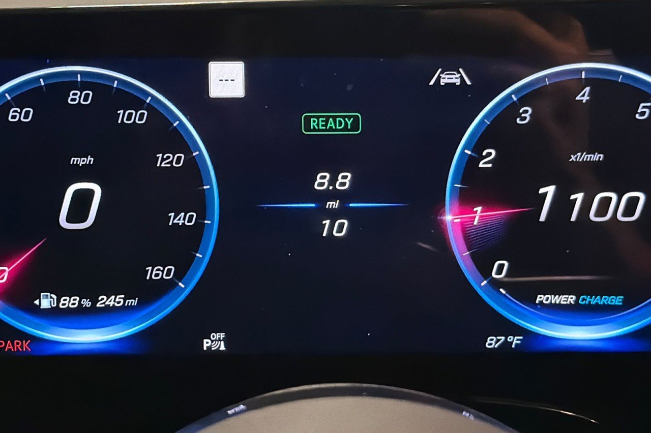 New 2027 Polar White Mercedes-Benz CLA 220 Hybrid FWD image 23