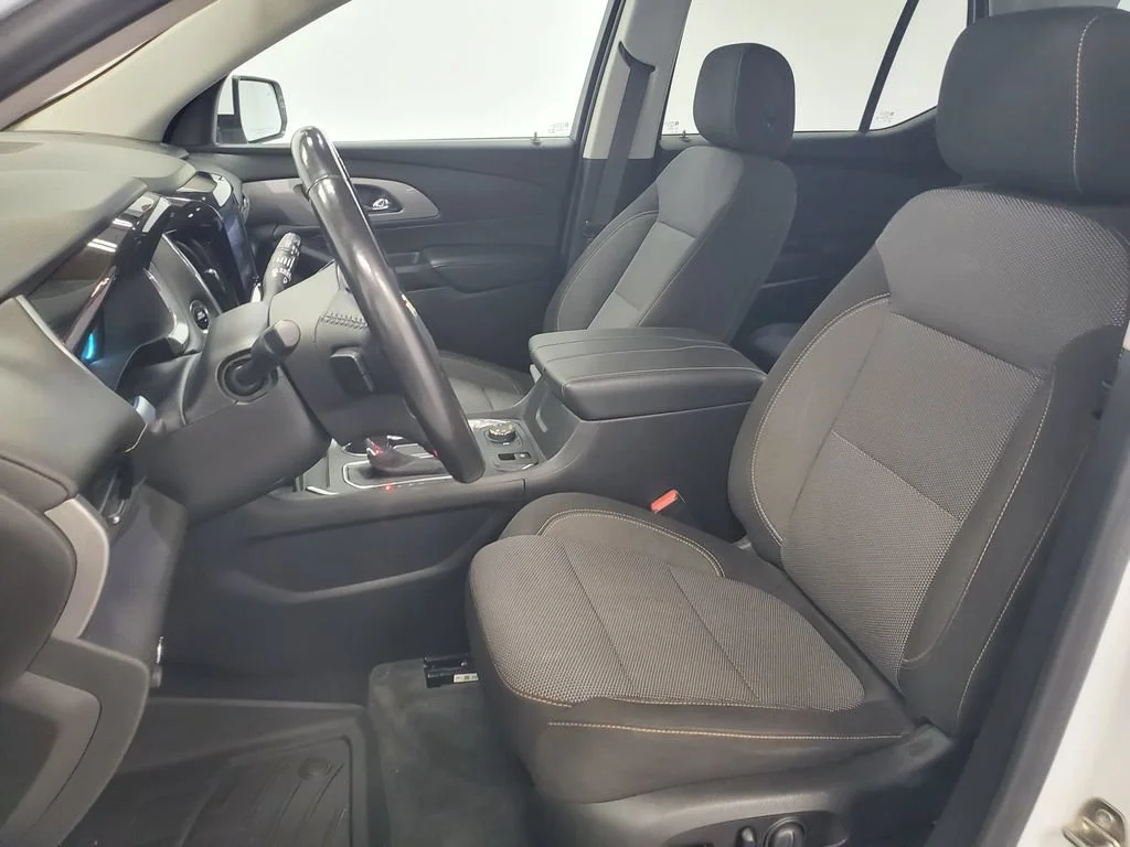 Used 2020 SUMMIT WHITE Chevrolet LT Cloth image 5