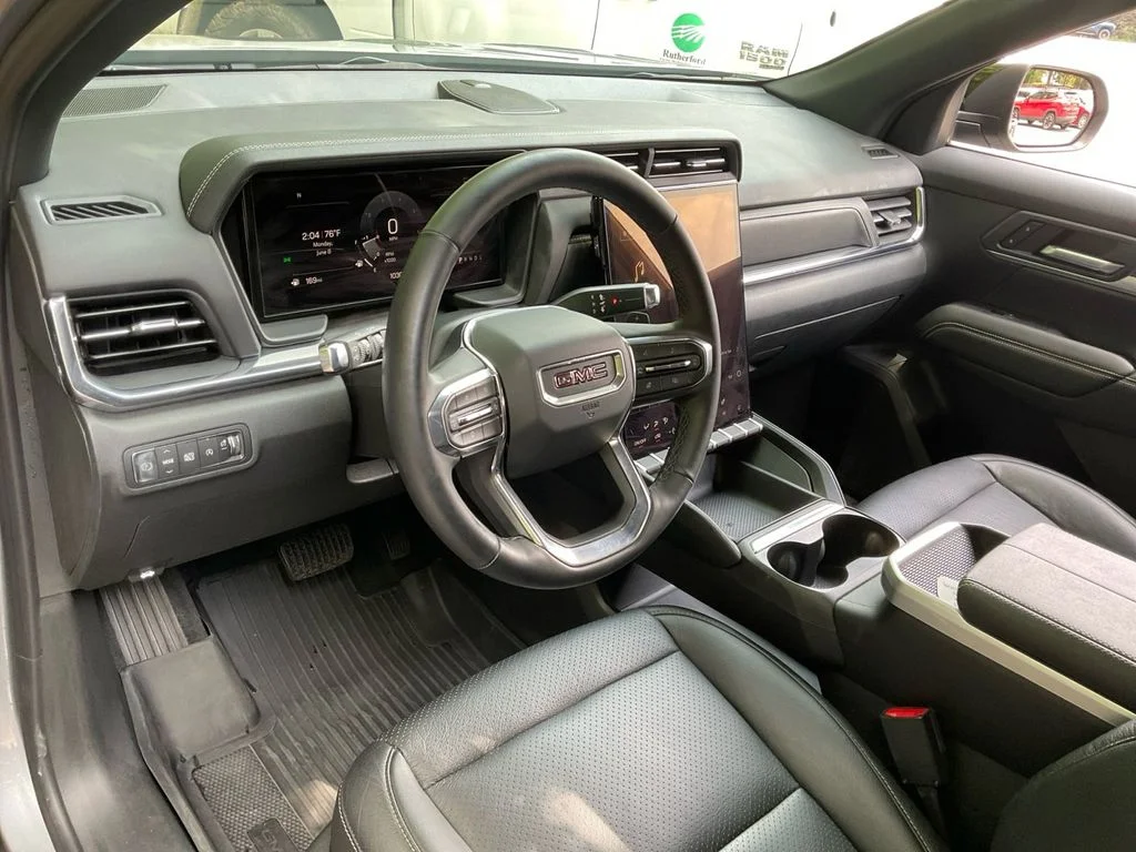 Used 2025 Silver GMC Elevation image 22