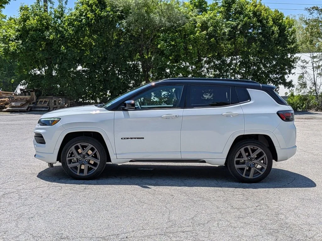 Used 2025 White Jeep Limited image 8