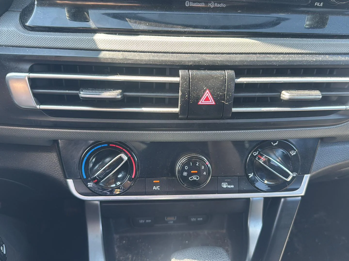 Used 2021 Snow White Pearl Kia LX image 17