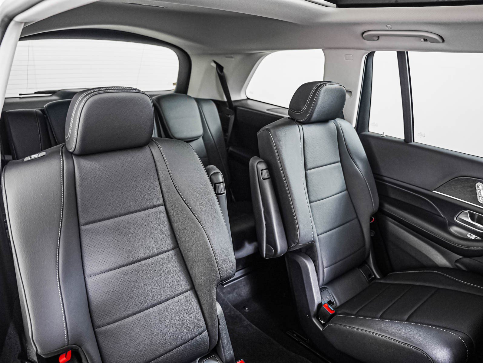 New 2026 Polar White Mercedes-Benz GLS 450 image 13
