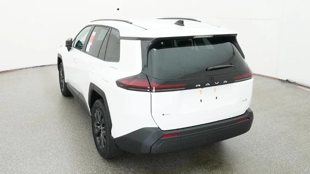 New 2026 Ice Cap Toyota XLE Premium image 20