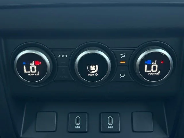 New 2026 Woolstone Green Land Rover X-Dynamic SE image 48