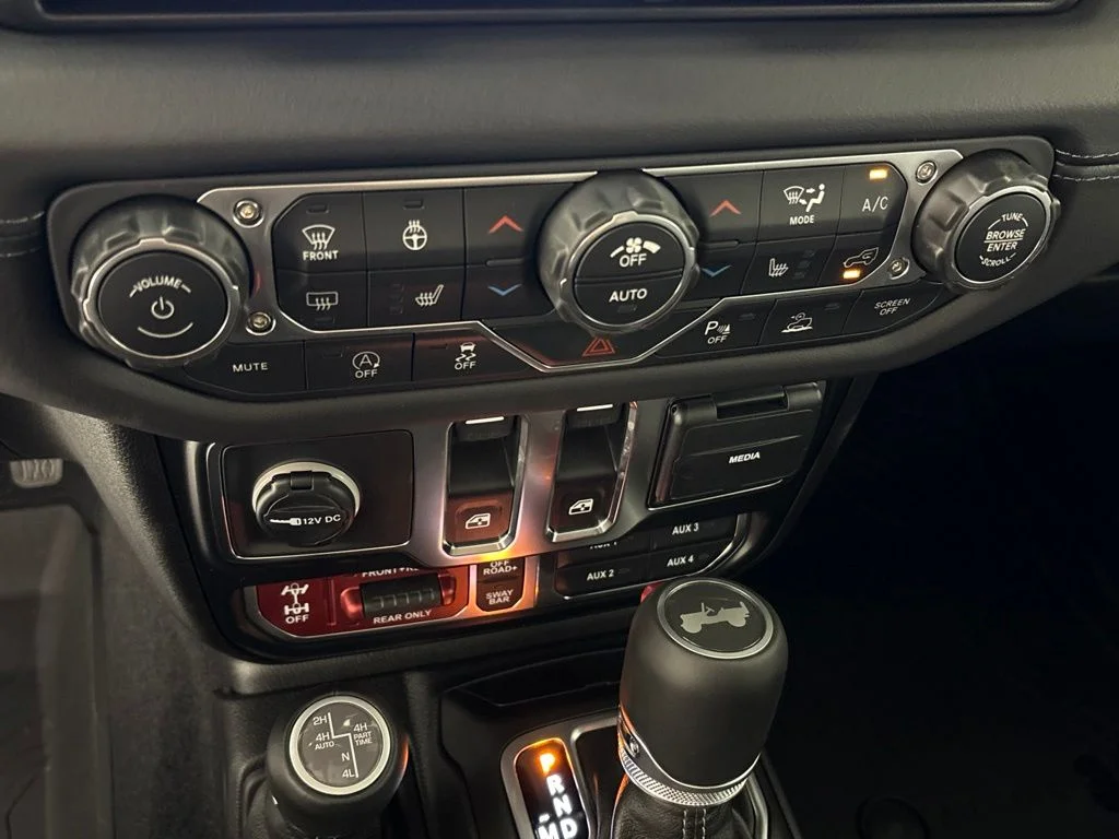 New 2027 White Jeep Rubicon X image 36