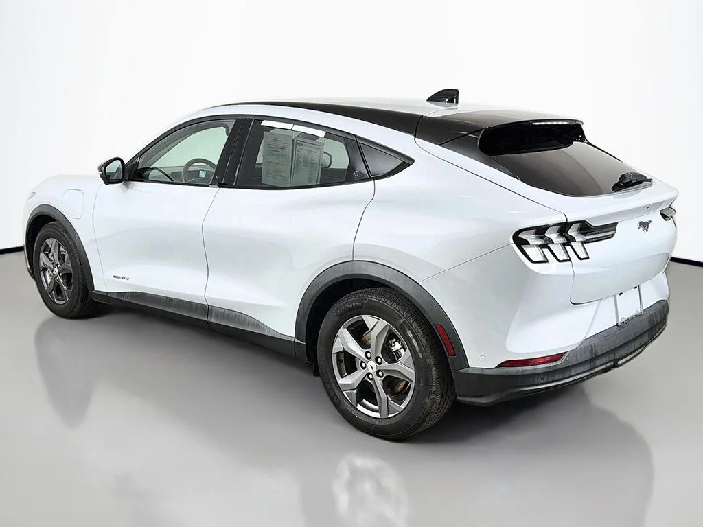 Used 2023 Space White Metallic Ford Select image 9