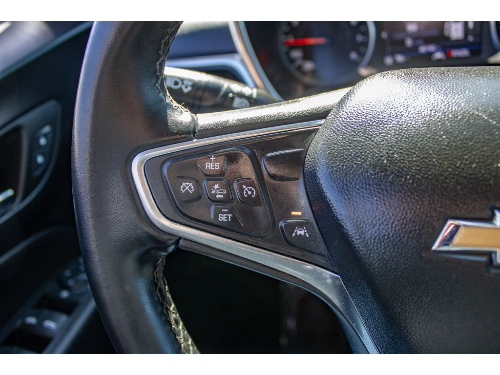 Used 2024 Summit White Chevrolet LT image 31