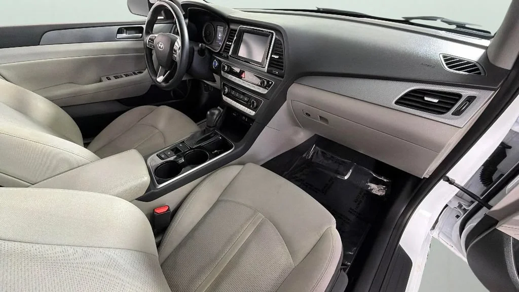 Used 2018 White Hyundai SEL image 34