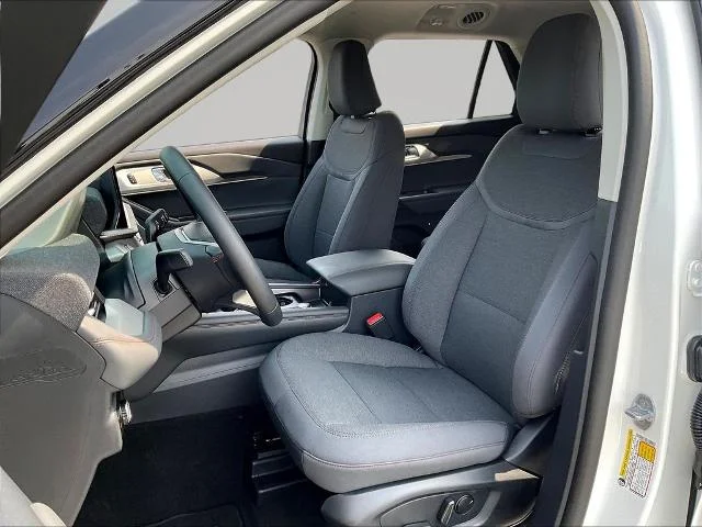 New 2026 Star White Metallic Tri-Coat Ford Active image 63