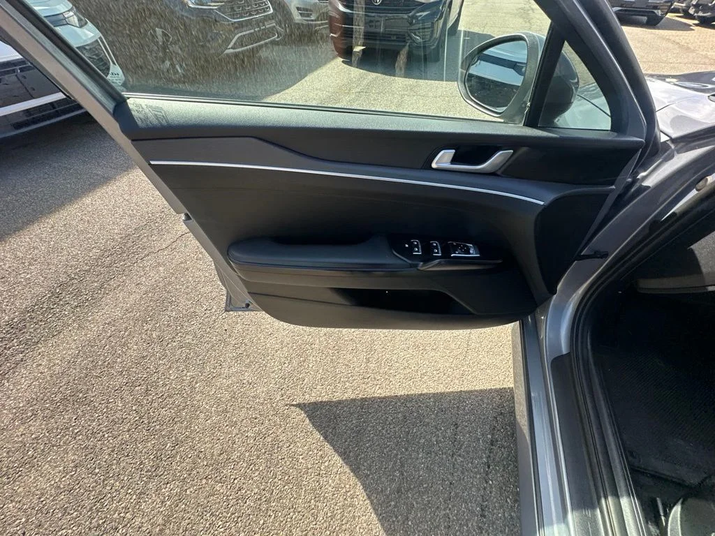 Used 2024 Silver Kia LXS image 8