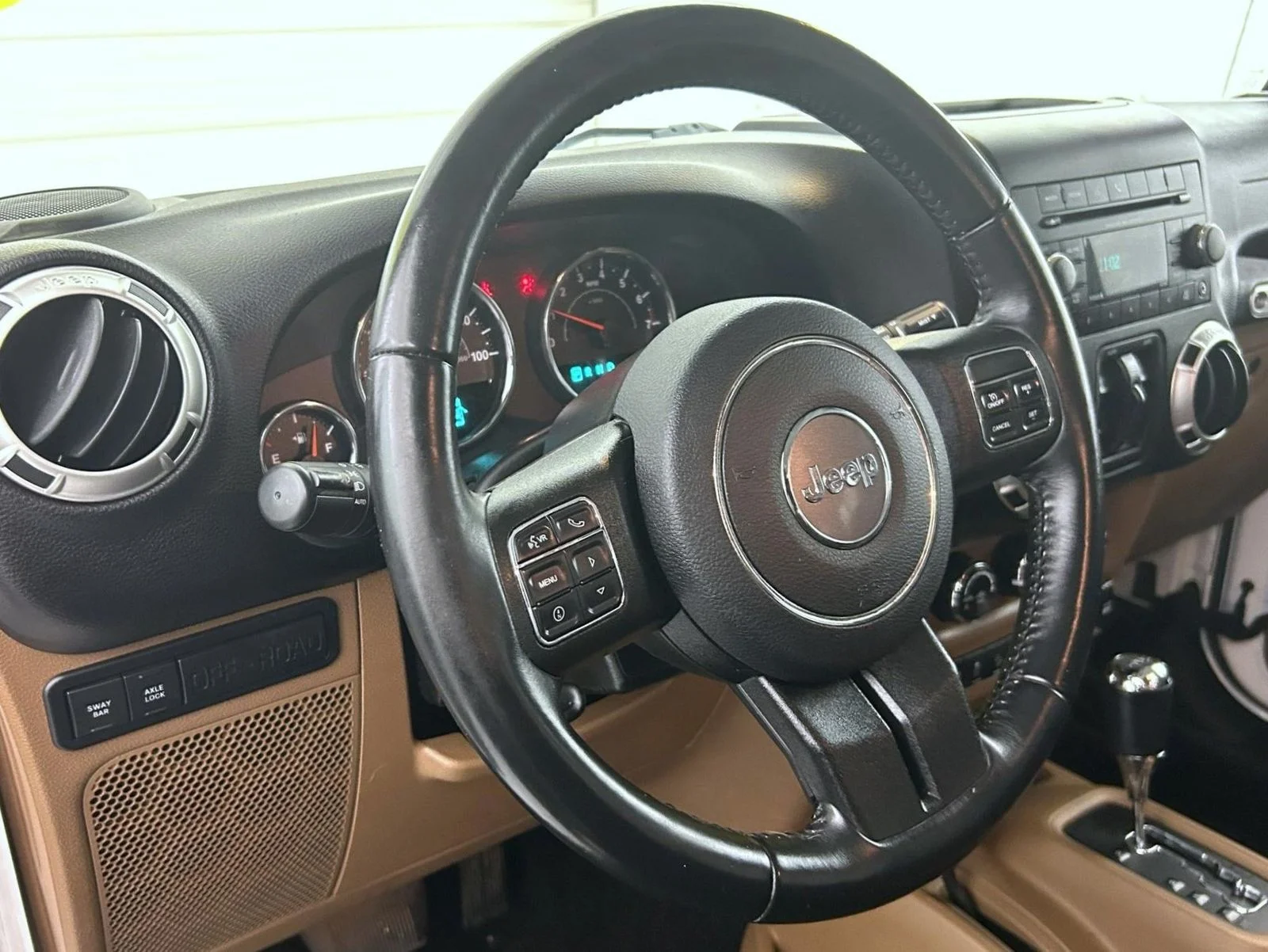 Used 2017 White Jeep Unlimited Rubicon image 11