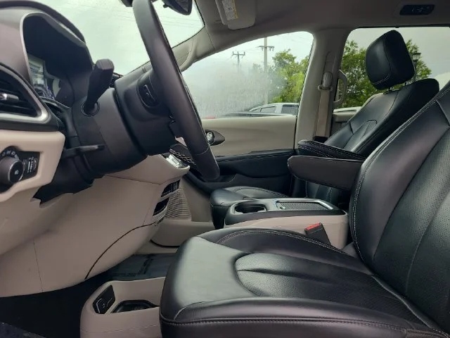 Used 2023 Silver Chrysler Touring L image 24