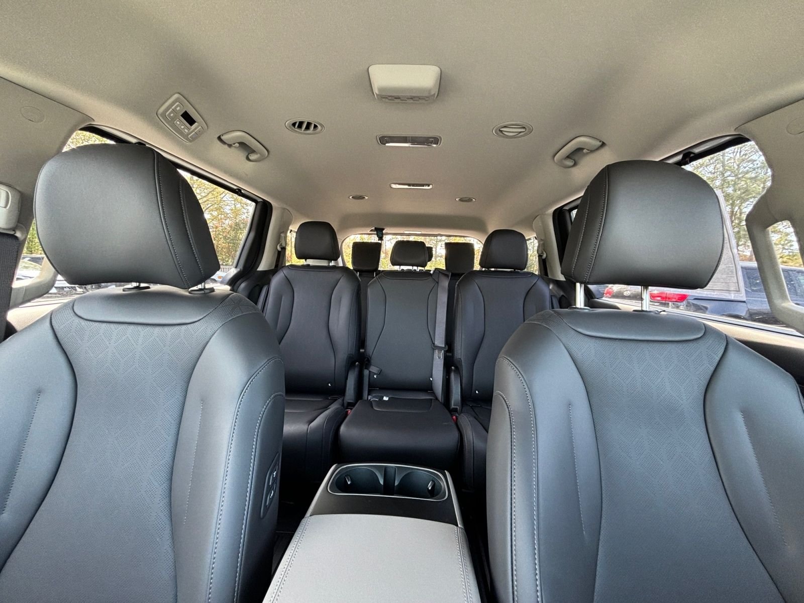 New 2026 Snow White Pearl Kia EX image 30