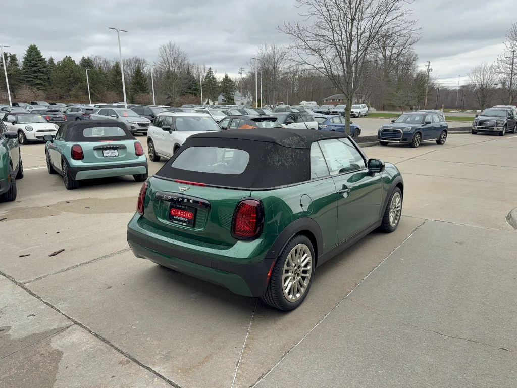 New 2026 British Racing Green IV Metallic MINI Signature Plus image 3