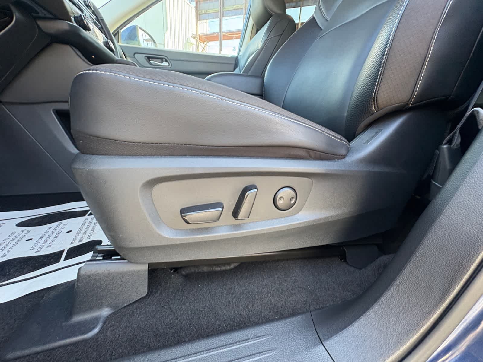 Used 2025 Deep Ocean Blue Pearl Nissan SL image 34