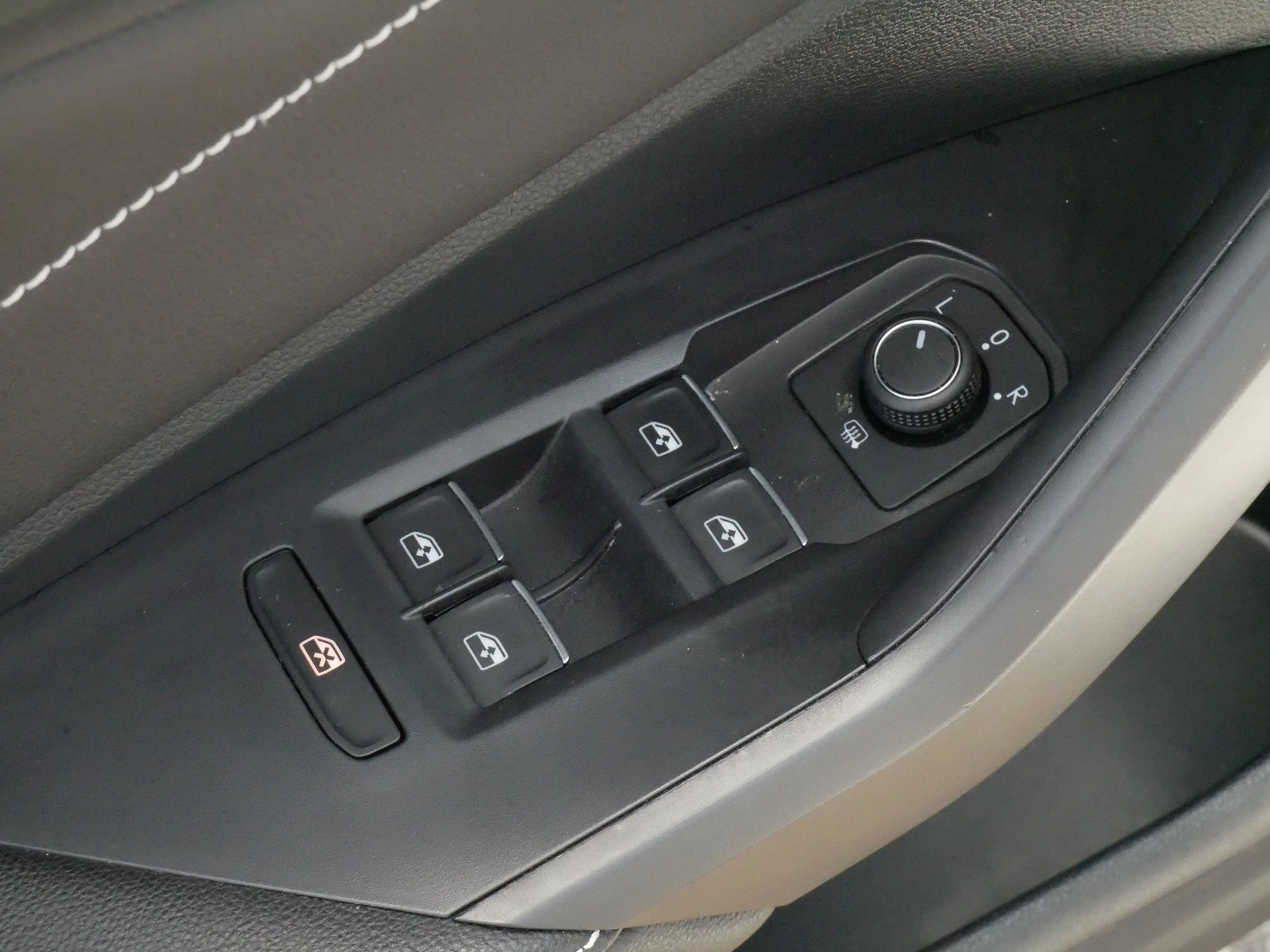 Certified Used 2024 Opal White Pearl Volkswagen SEL image 19