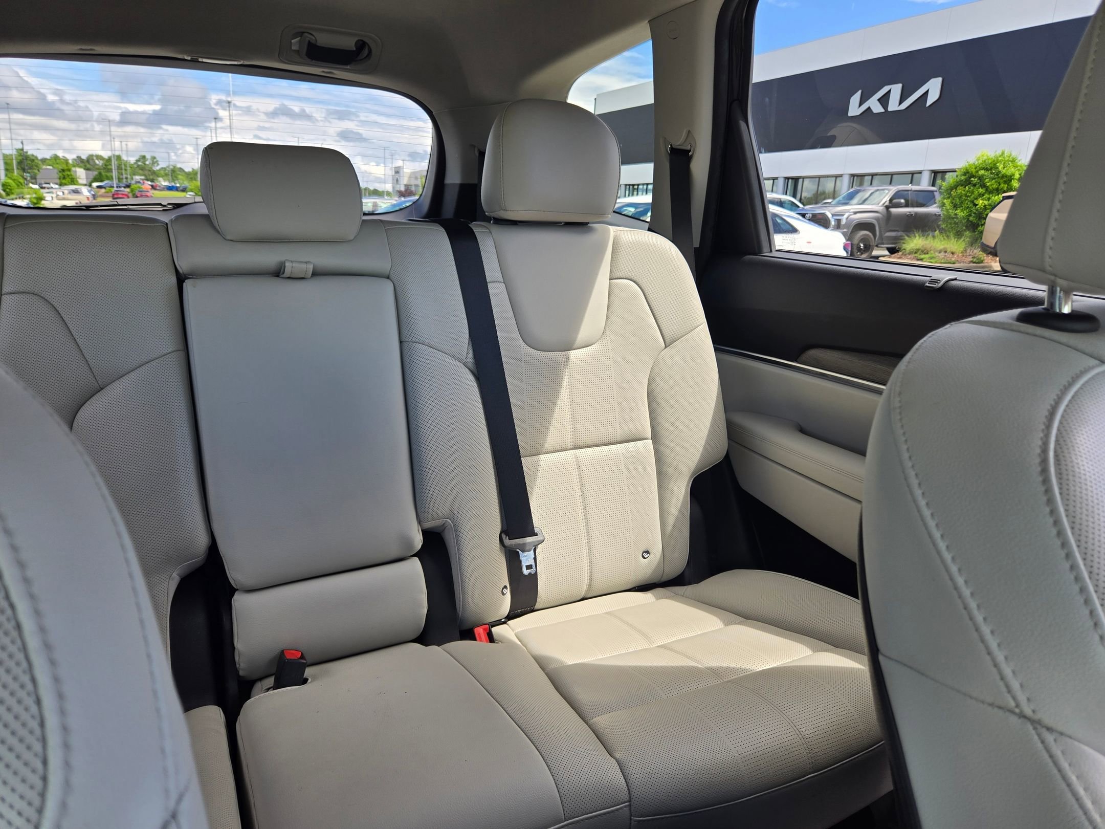 Used 2022 Dark Moss Kia EX image 27