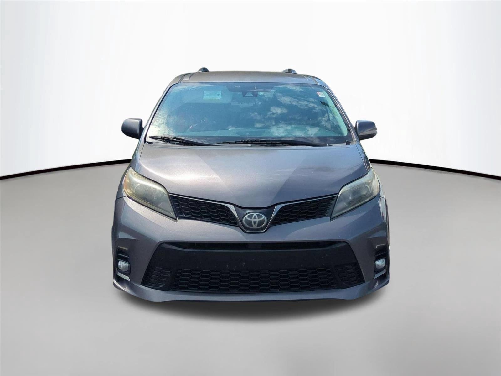 Used 2018  Toyota SE image 2