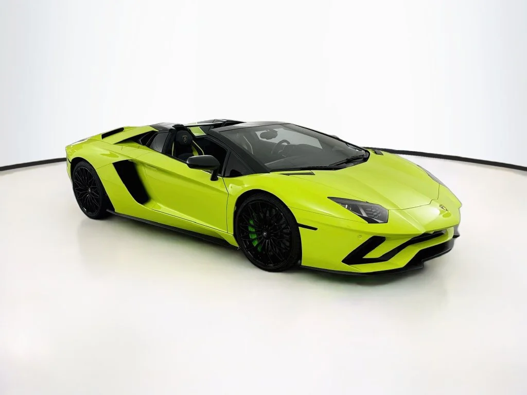Used 2019  Lamborghini Base image 3