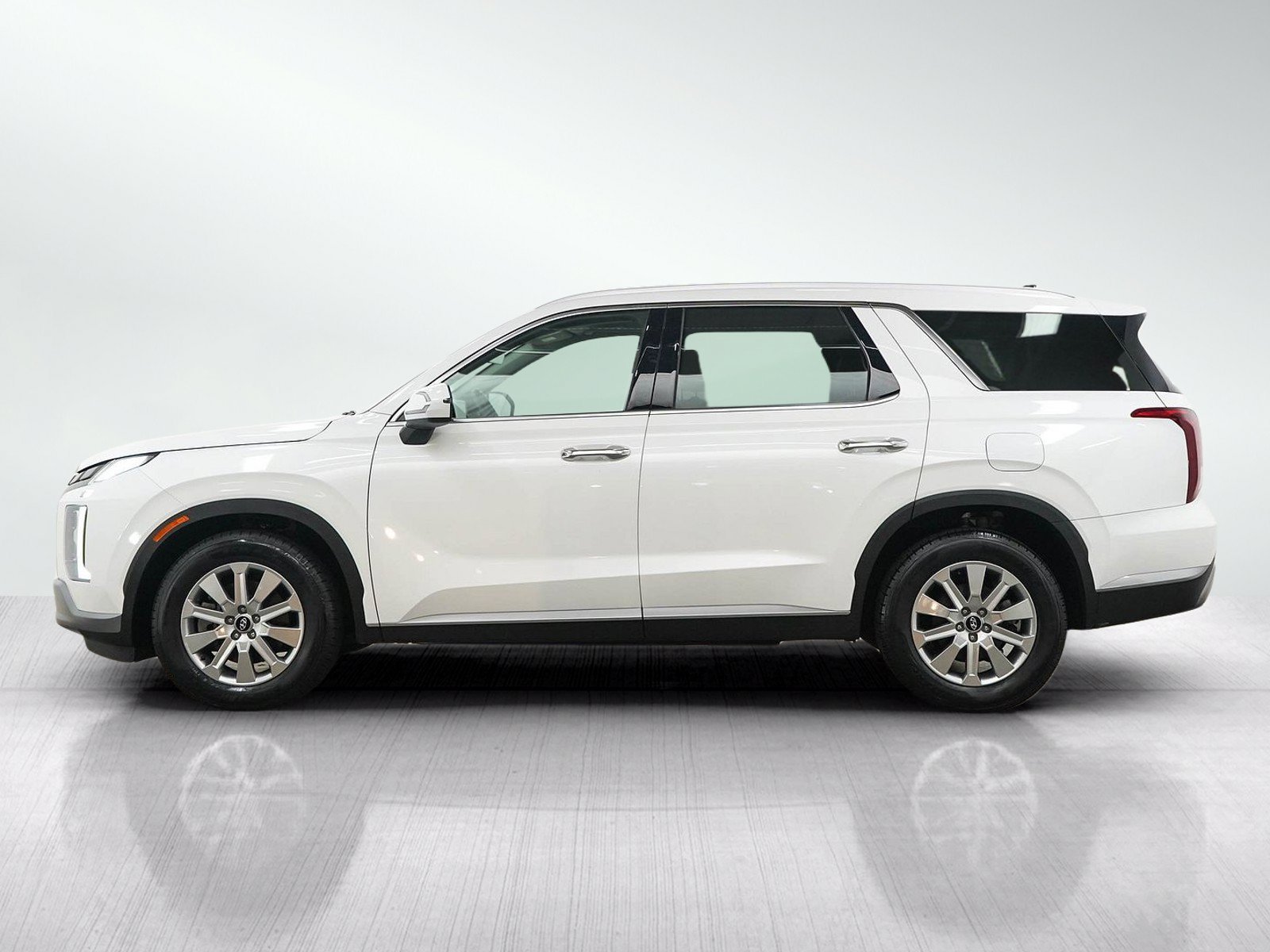 Certified 2023 Hyundai Palisade SEL with VIN KM8R2DGE9PU607457 for sale in Minneapolis, Minnesota