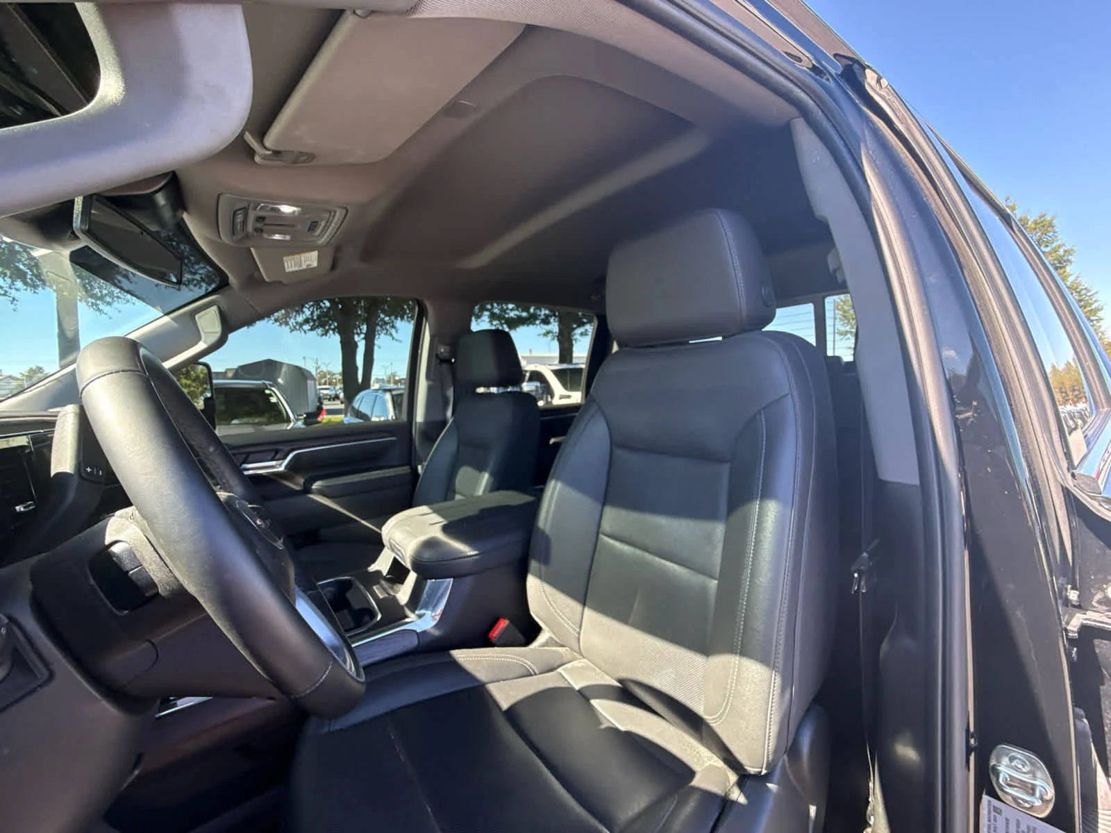 Used 2025 Onyx Black GMC SLT image 9