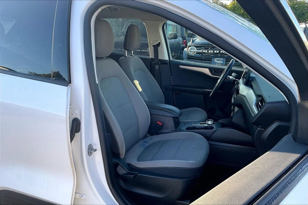 Certified Used 2022 Oxford White Ford SE image 6