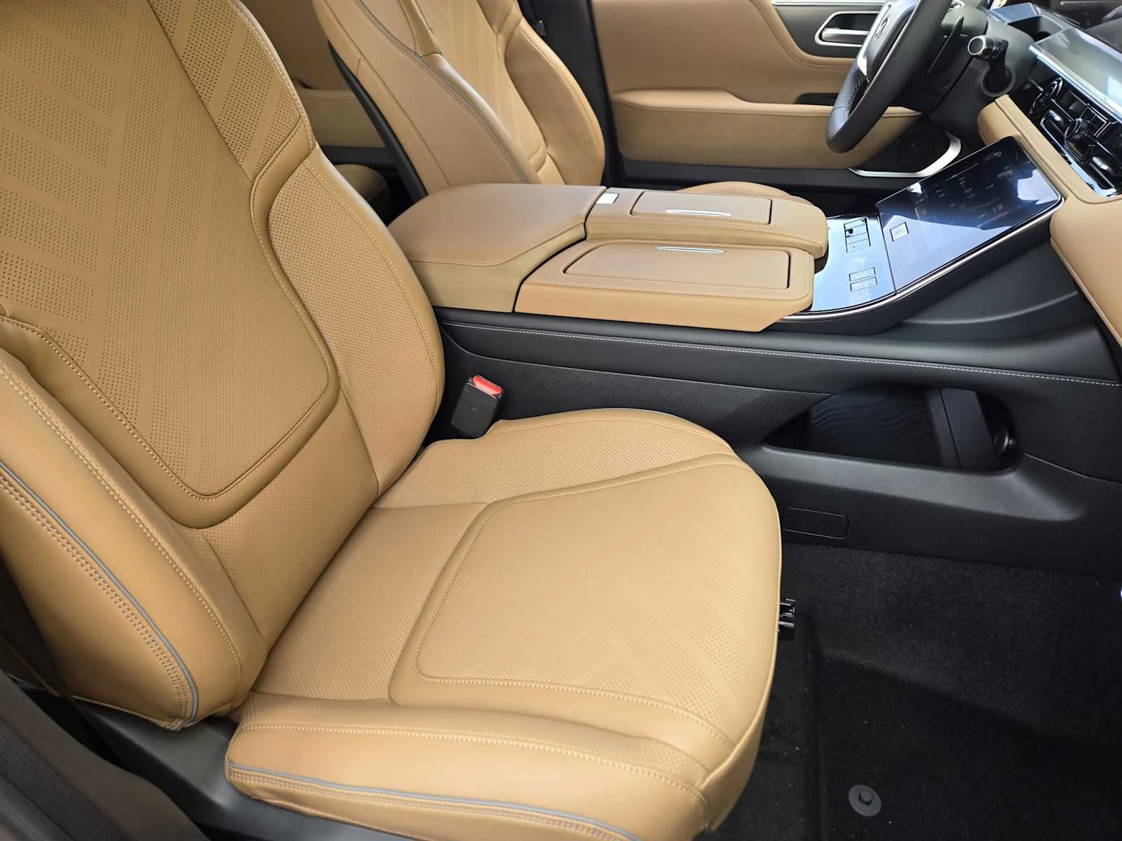 New 2026 BLACK OBSIDIAN INFINITI Luxe 2WD image 9