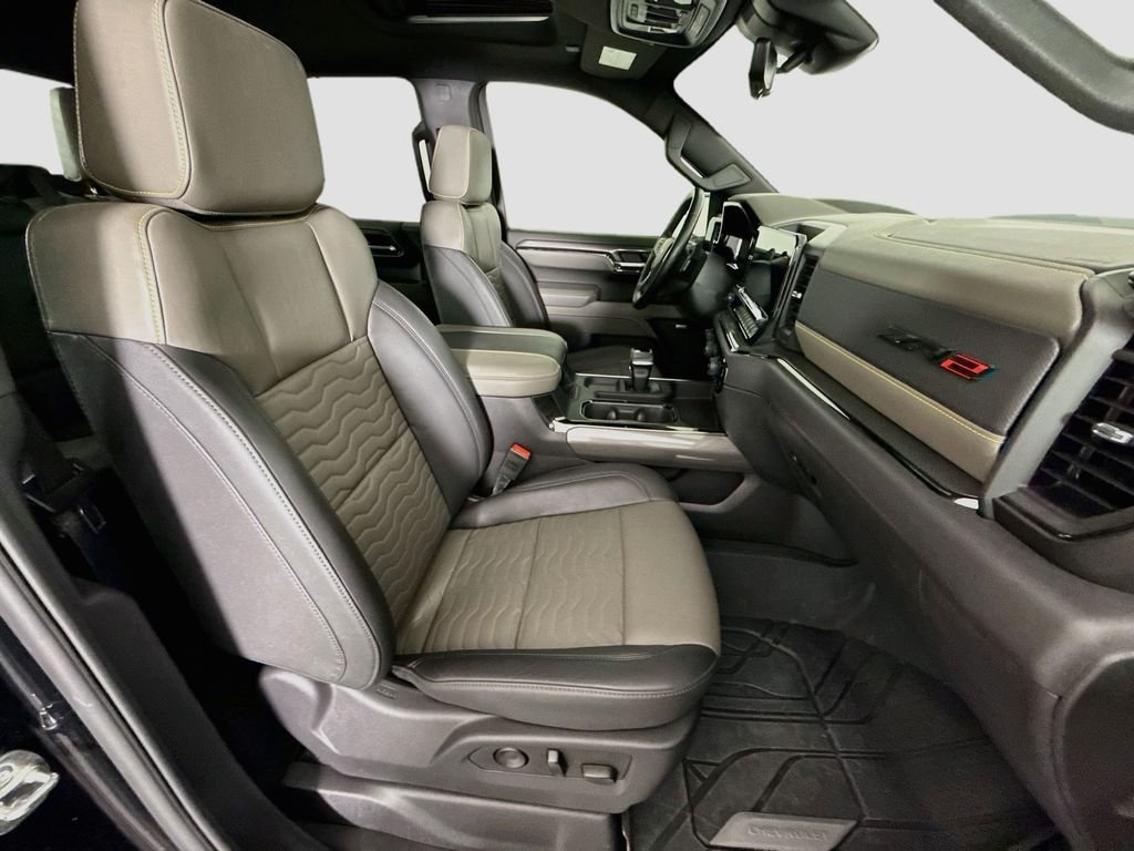 Used 2025 Black Chevrolet ZR2 image 29