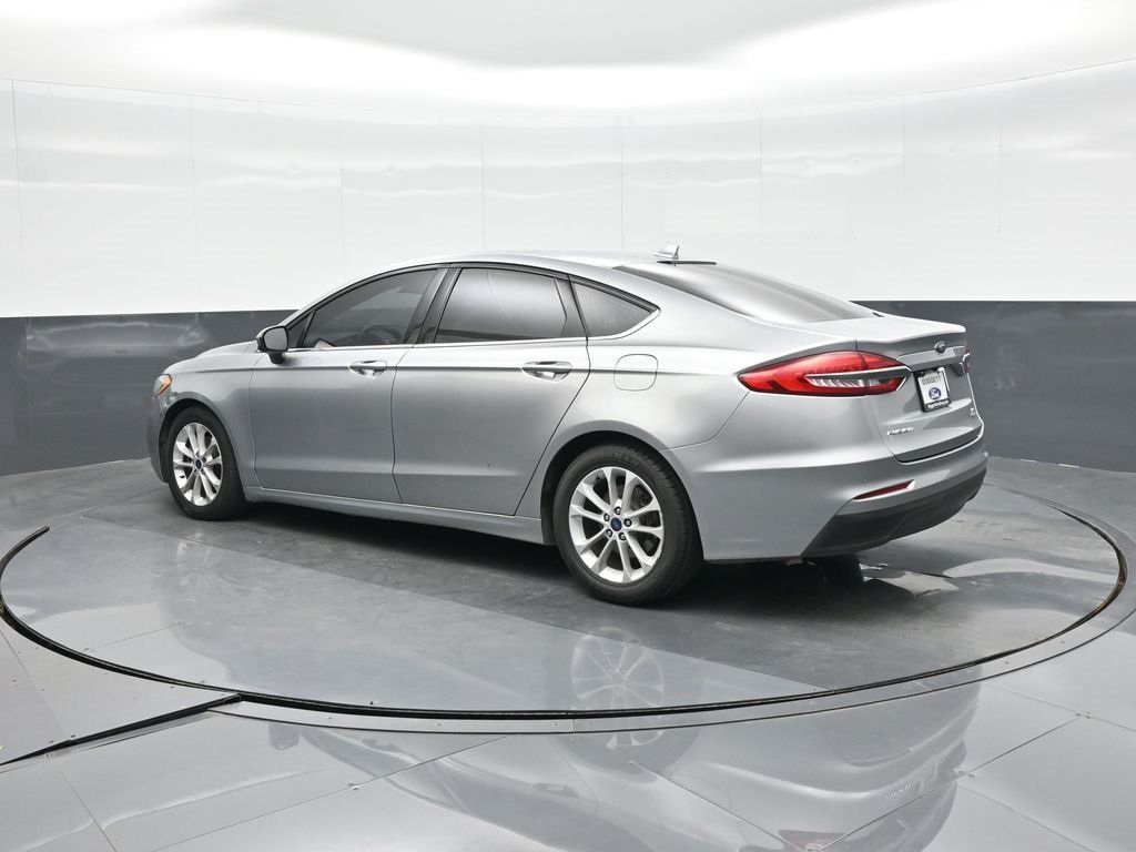 2020 Ford Fusion SE photo 4