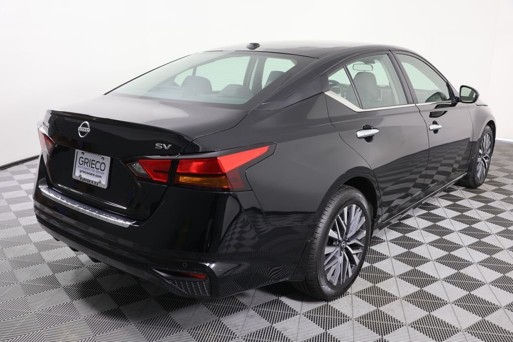 Used 2023 Black Nissan 2.5 SV image 8