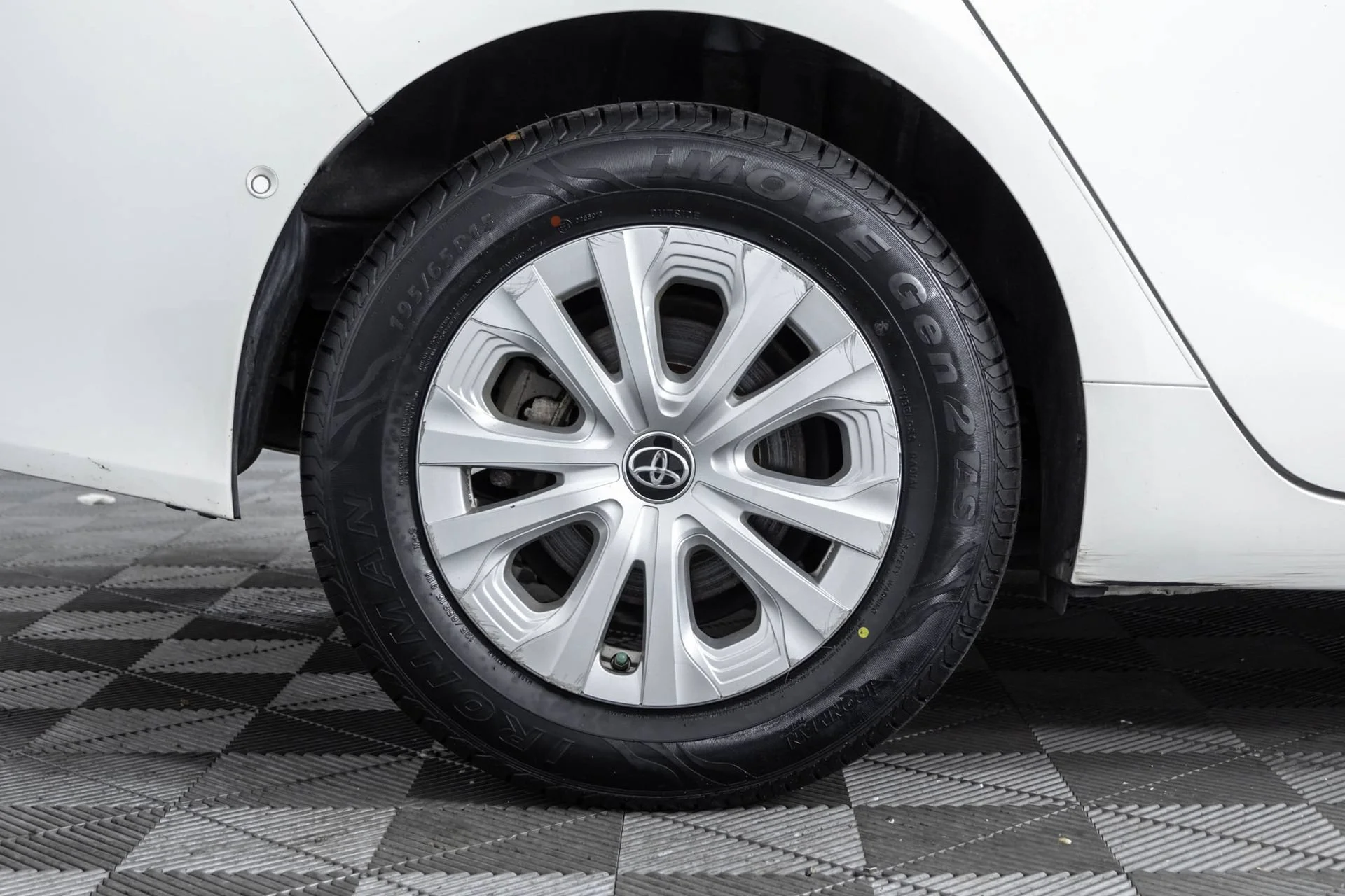 Used 2021  Toyota L Eco image 42