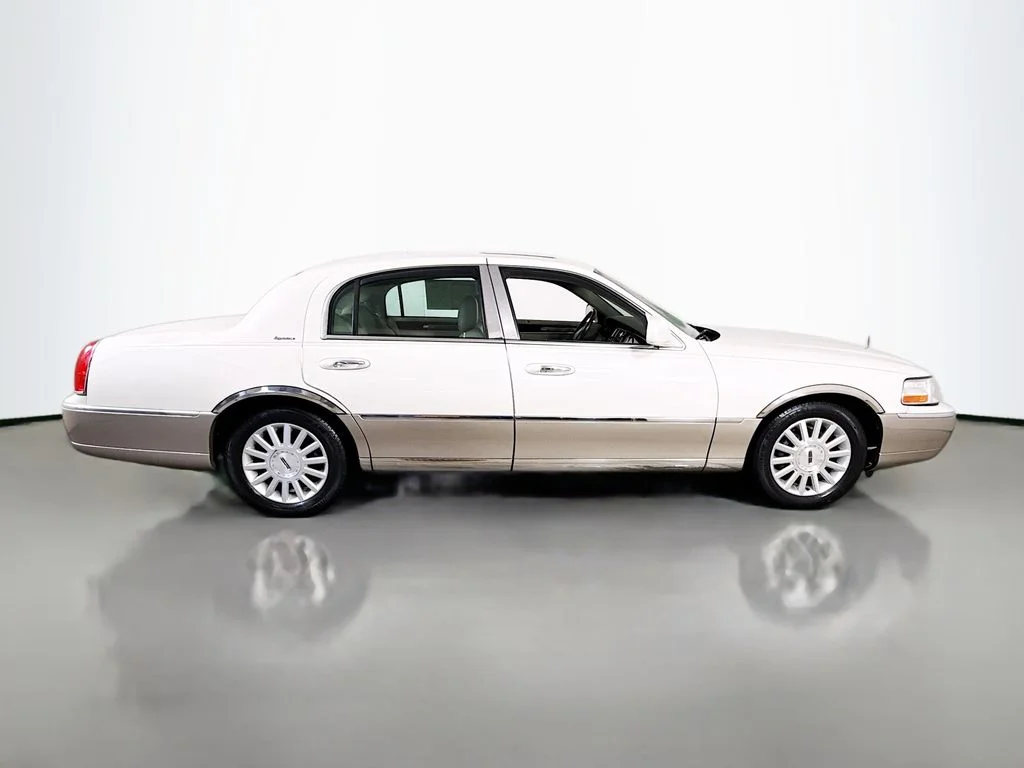 Used 2003 White Pearlescent Clearcoat Metallic Tri-Coat Lincoln Signature image 12