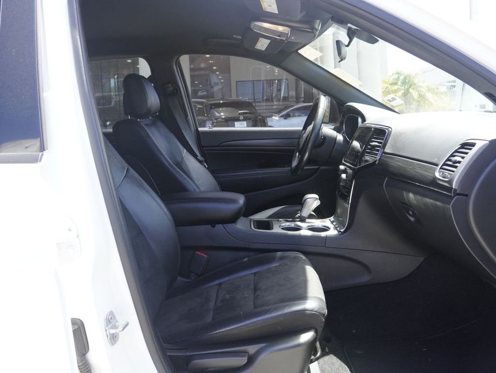 Used 2021 White Jeep Laredo X image 21