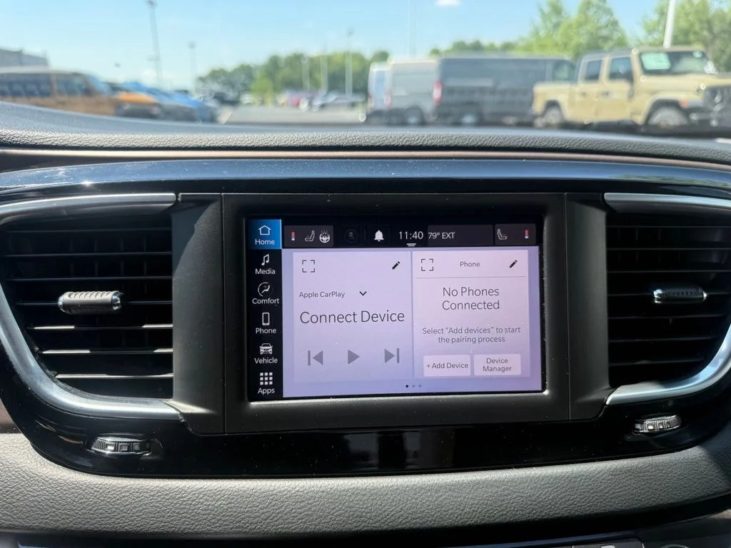 Used 2023 White Chrysler LX image 21