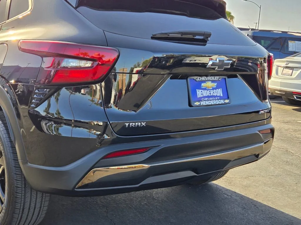 Used 2024 Mosaic Black Metallic Chevrolet ACTIV image 5