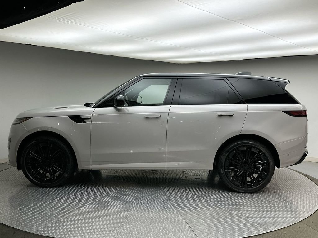 New 2026 Borasco Grey LAND ROVER Dynamic SE image 2