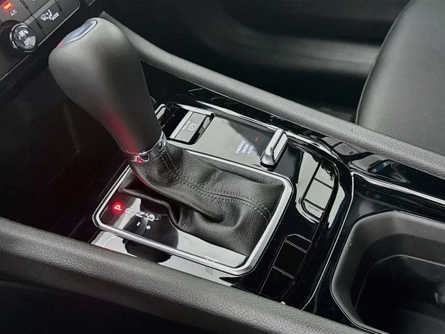 New 2026 Blue Jeep Latitude image 16