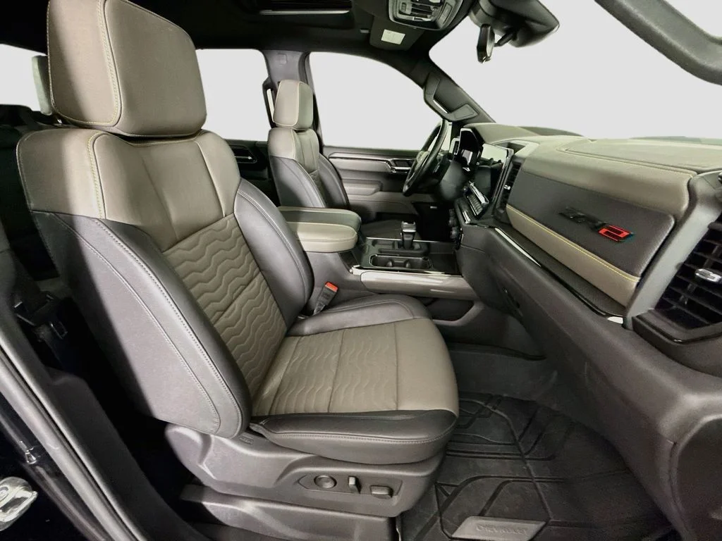 Used 2025 Black Chevrolet ZR2 image 29