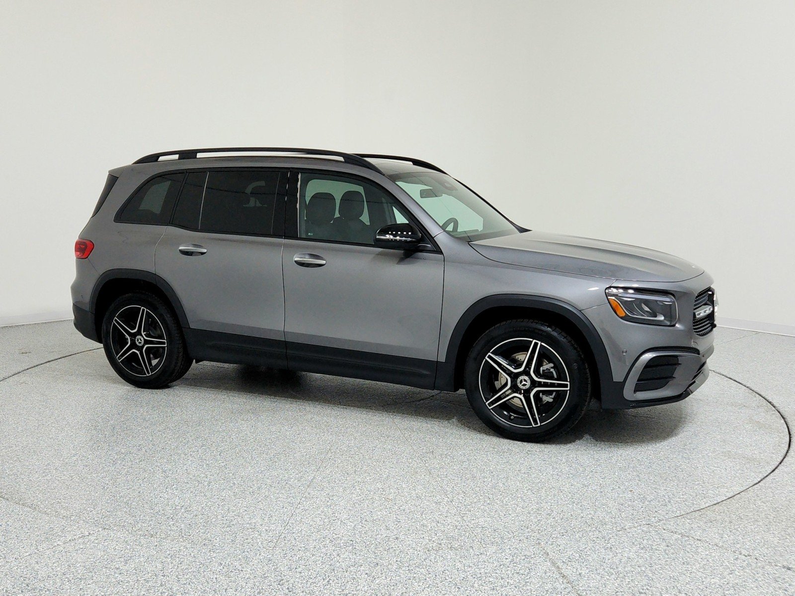 Used 2026 Mountain Grey Metallic Mercedes-Benz GLB 250 image 5