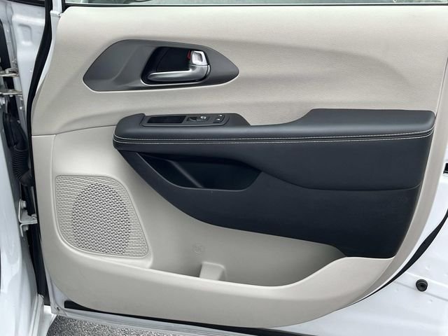 Used 2024 White Chrysler Touring L image 21