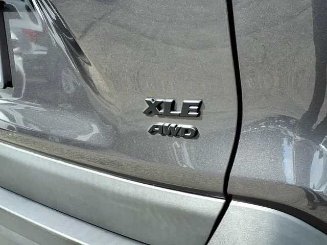 2023 Toyota RAV4 XLE - Photo 7