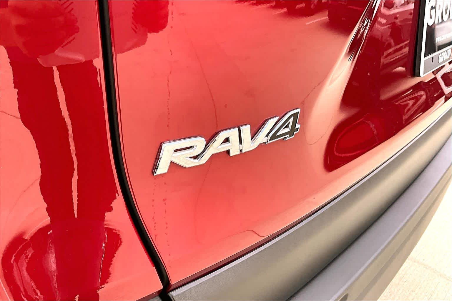 Used 2019 Ruby Flare Pearl Toyota XLE image 30
