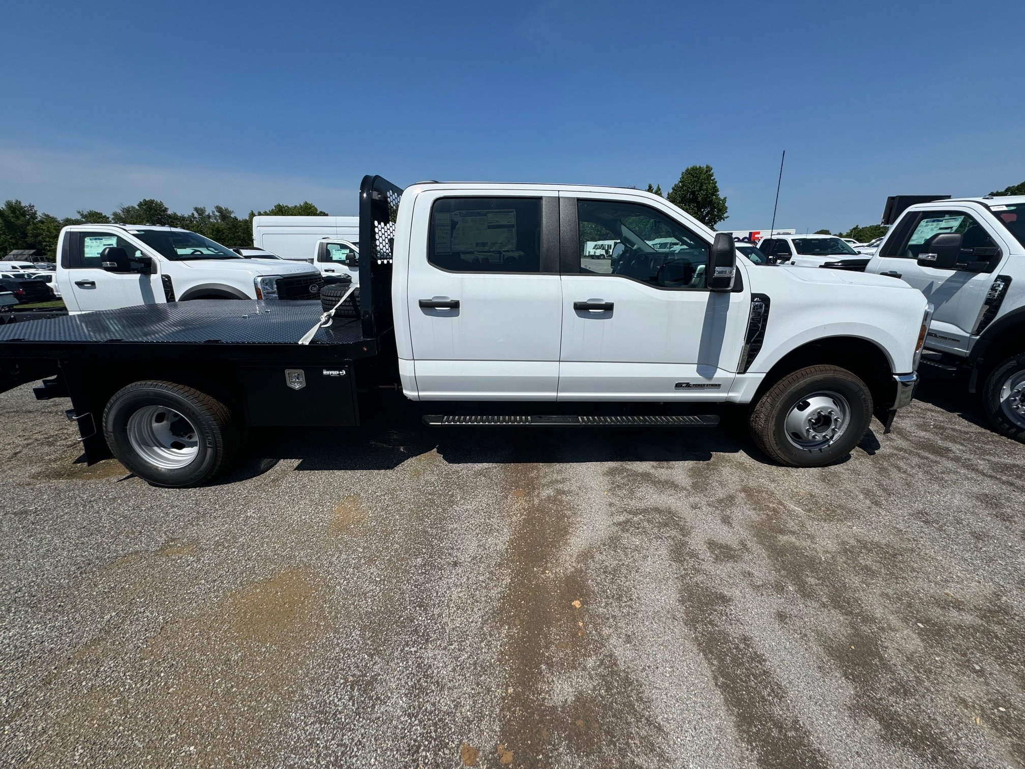 New 2026 Oxford White Ford F-350® XL image 4