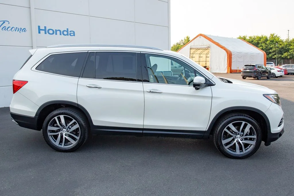 Certified Used 2017 White Diamond Pearl Honda AWD Touring image 16