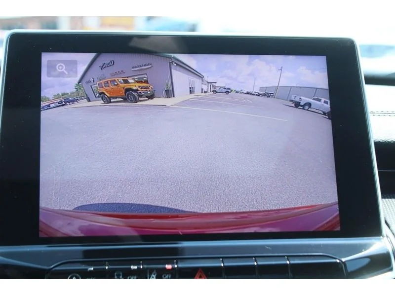 New 2025 Red Hot Pearl-Coat Exterior Paint Jeep Latitude image 9