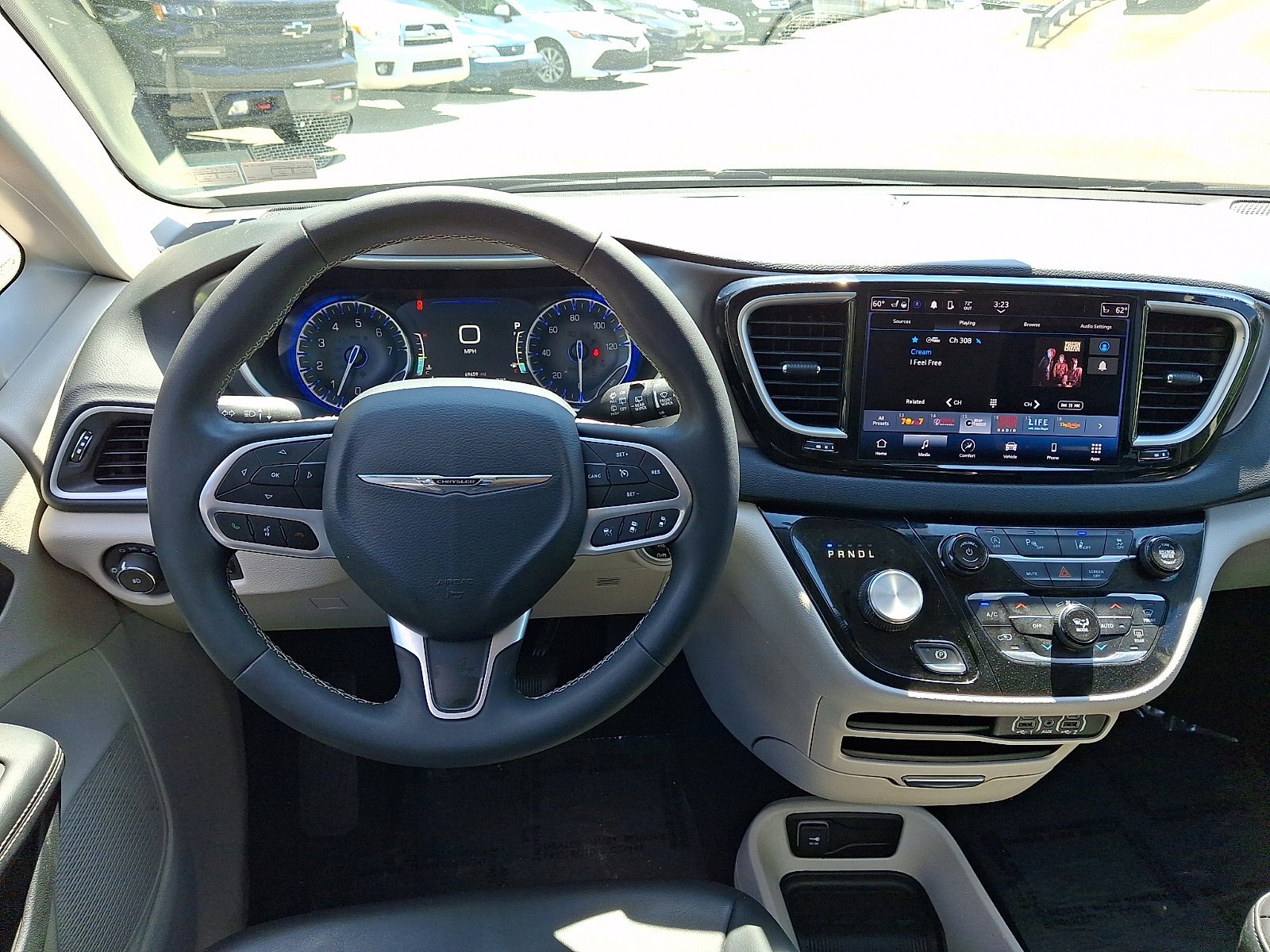 Used 2023 Brilliant Black Crystal Pearlcoat Chrysler Touring L image 12