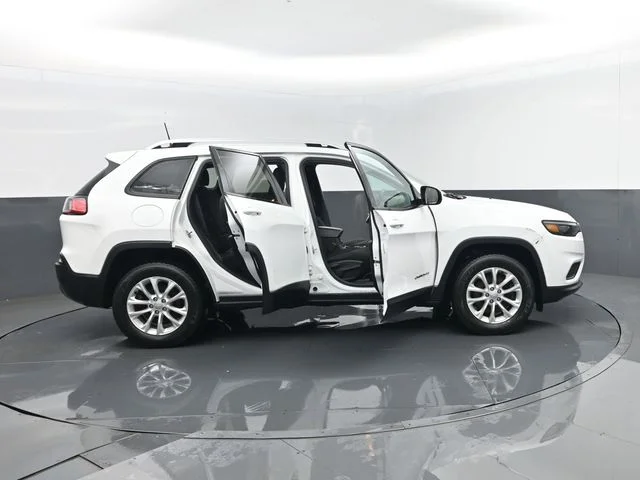 Certified Used 2020 Bright White Clearcoat Jeep Latitude image 28